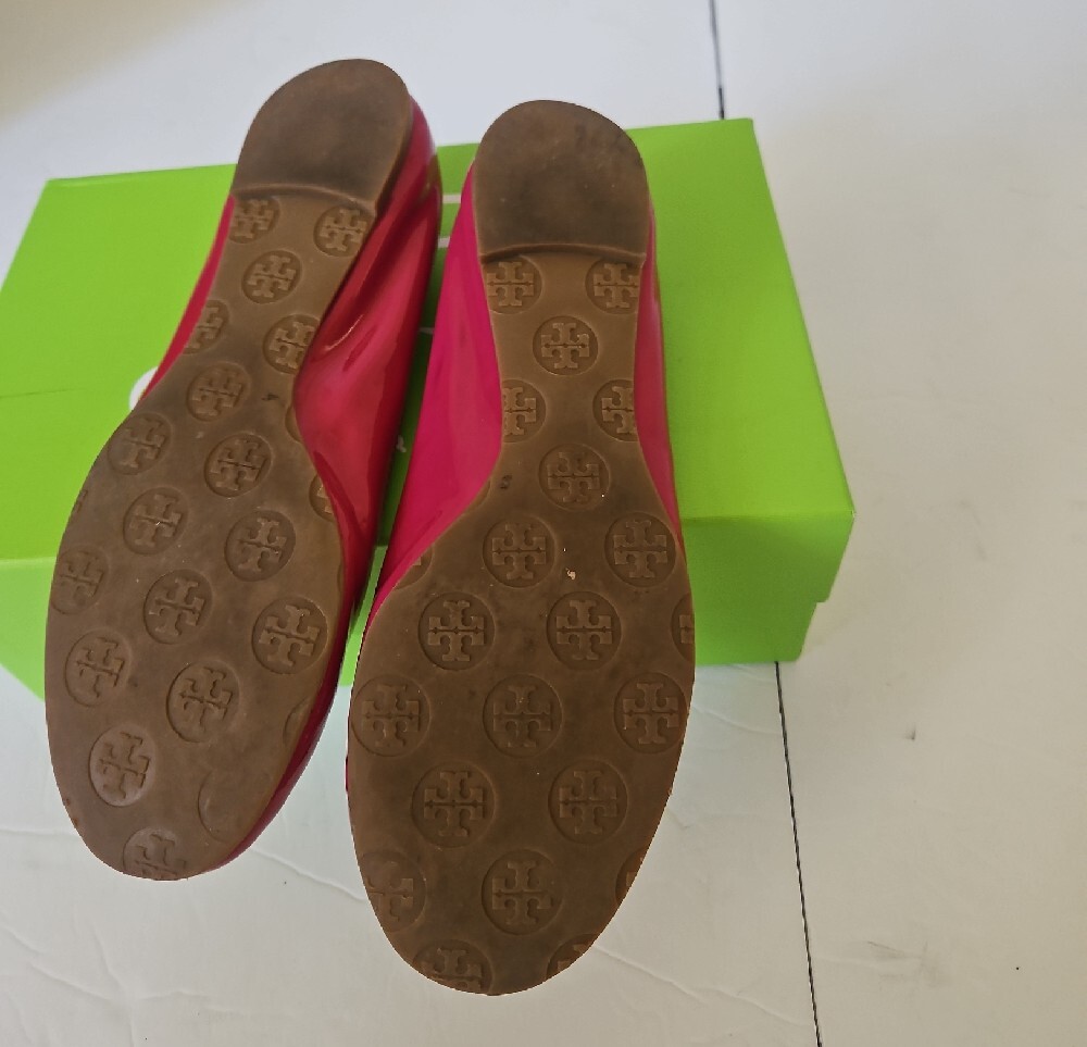 Patent Leather Women's Ballet Flats in Fuchsia, 7.5 - Picture 9 of 10